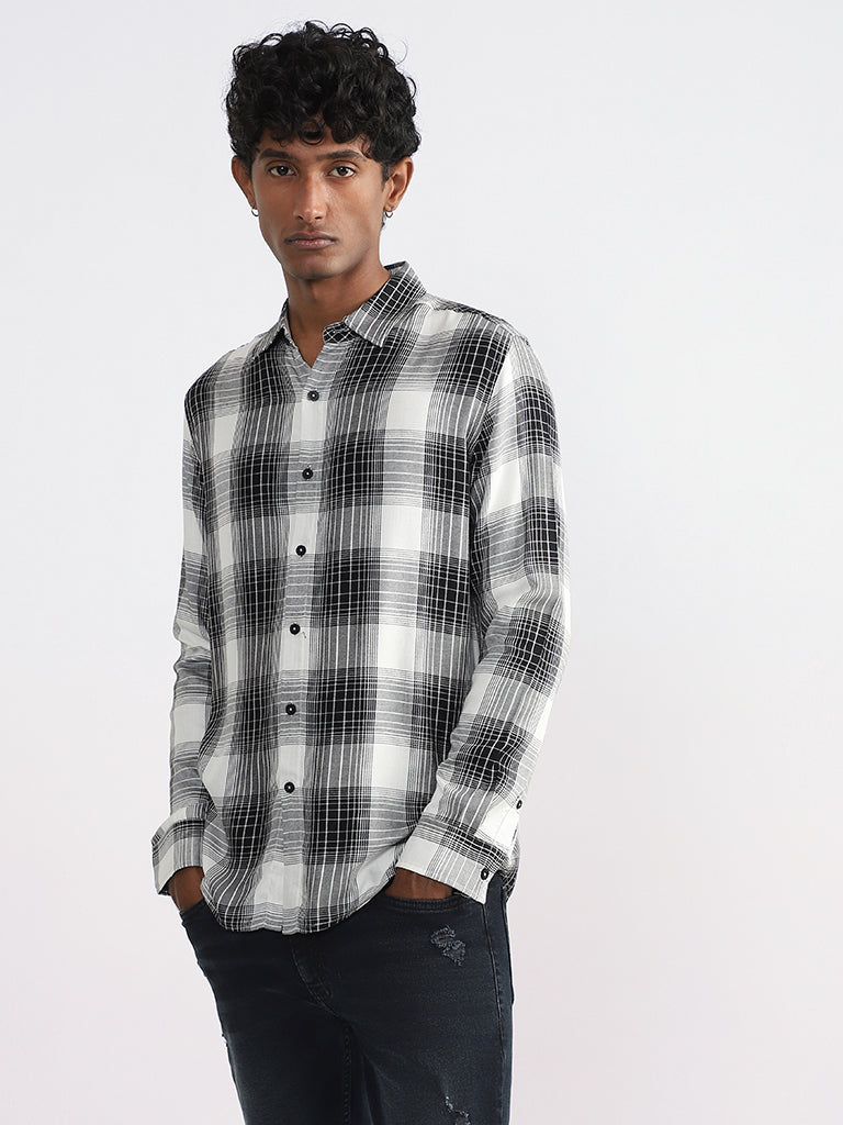 Nuon Black Checked Slim - Fit Shirt