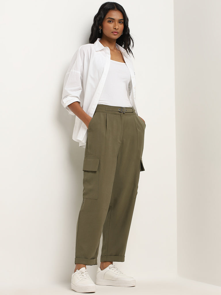 Olive green cargo pants on sale