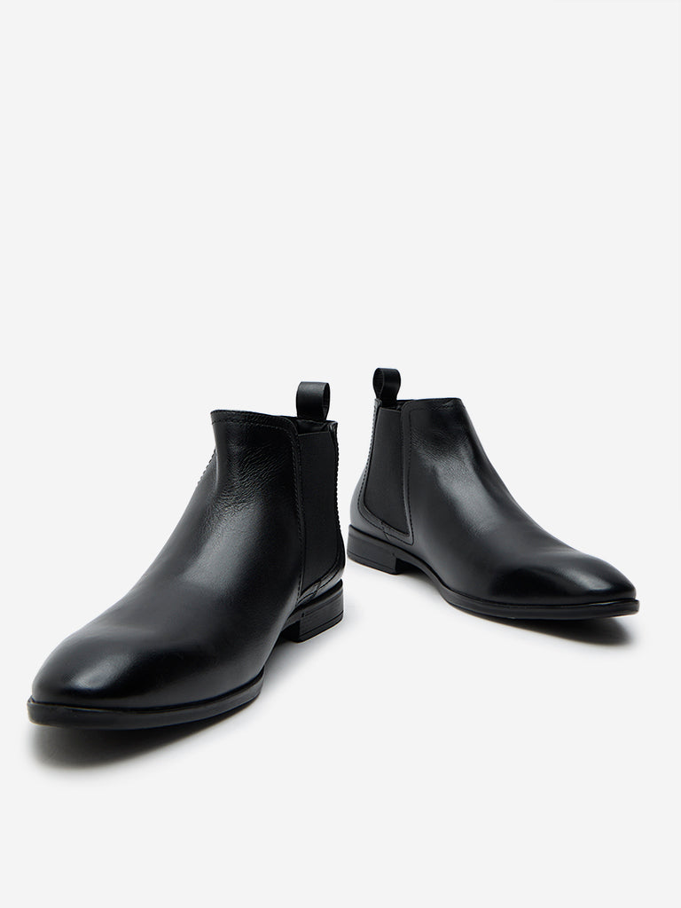 Westside SOLEPLAY Men's Black Solid Chelsea Boots Zoomed View