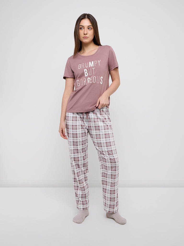 Wunderlove Mauve Text Printed Cotton Pyjamas Set in A Bag