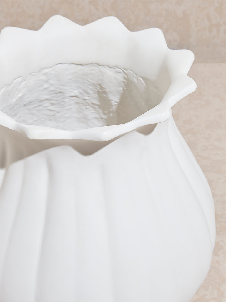 Westside Home White Tulip-Shaped Planter