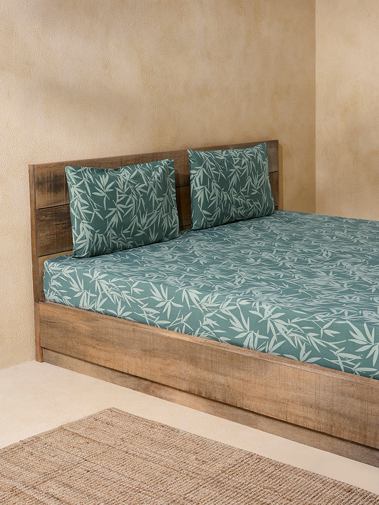 Westside Home Dark Green Leaf Design Queen Bed Fitted Sheet and Pillowcase Set