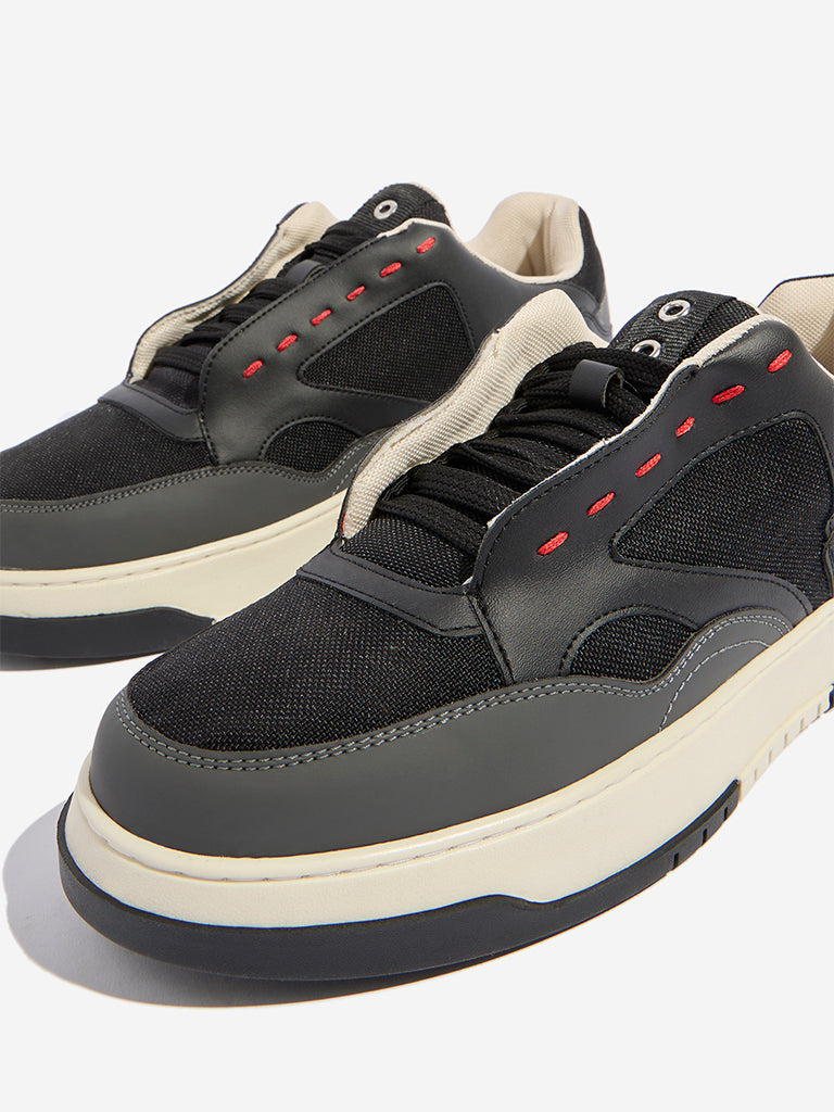 Westside SOLEPLAY Men's Black Colour-Blocked Lace-Up Sneakers for Casual Wear Zoomed View