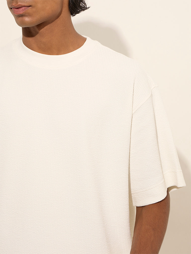 Westside Studiofit Men's Off-White Textured Relaxed-Fit Cotton-Blend T-Shirt for Sports Wear Zoomed View
