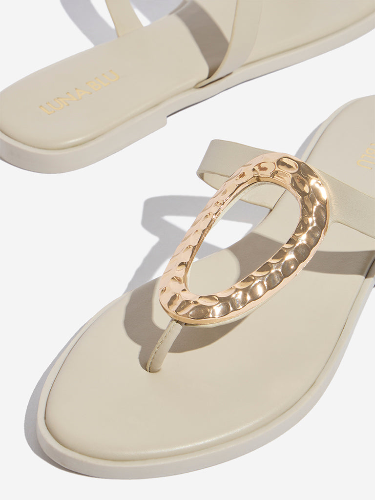 Westside LUNA BLU Women's Ivory Hardware-Detailed Thong-Strap Sandals Zoomed View