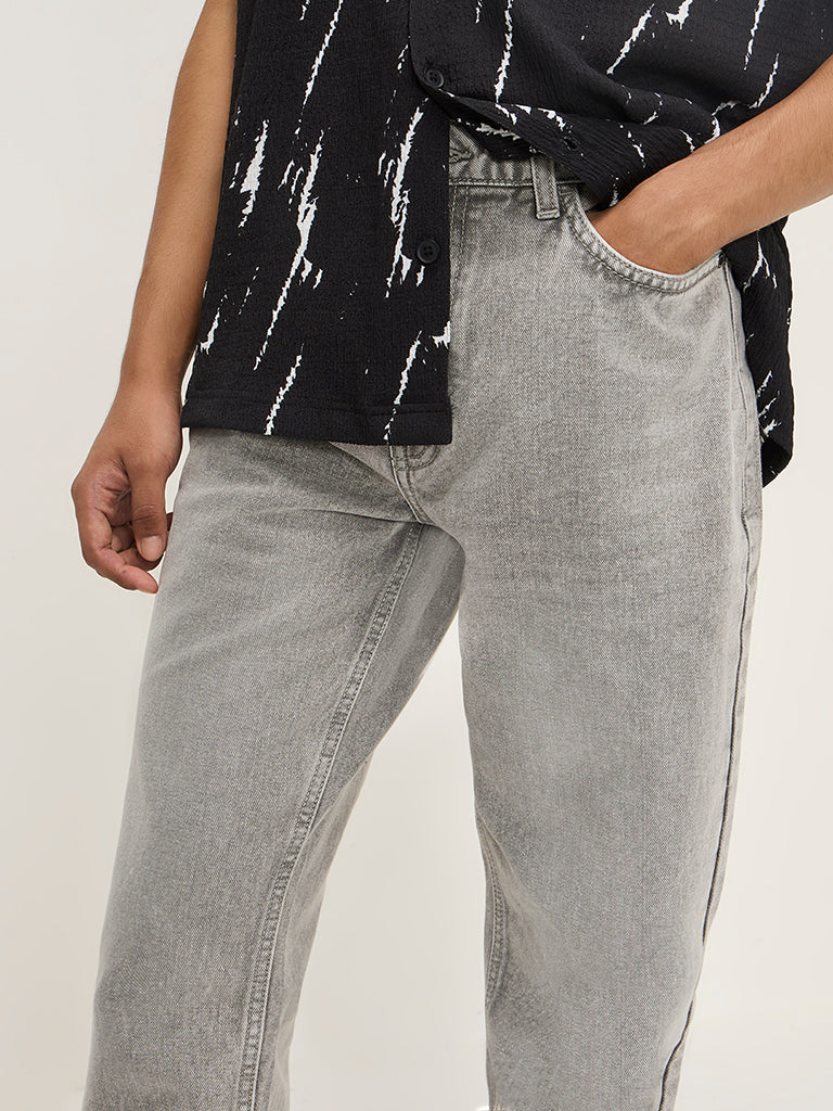 Westside Nuon Men's Light Grey Washed Relaxed-Fit Mid-Rise Jeans for Casual Wear Casual Wear Zoomed View