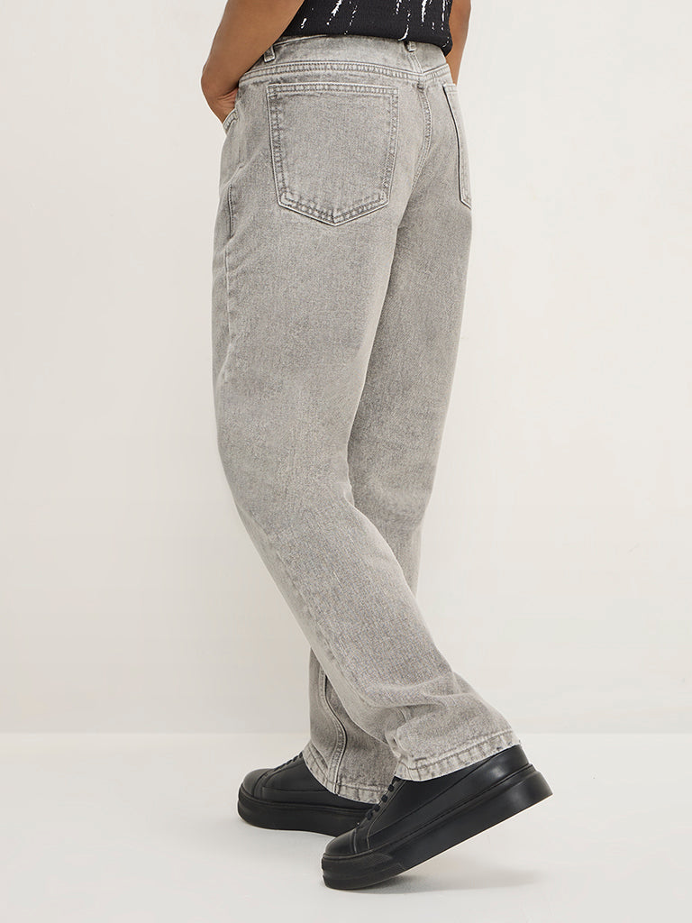 Westside Nuon Men's Light Grey Washed Relaxed-Fit Mid-Rise Jeans for Casual Wear Casual Wear Back View