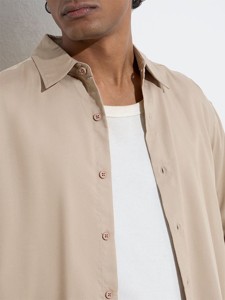 Westside WES Casuals Men's Taupe Solid Relaxed-Fit Shirt for Casual Wear Zoomed View