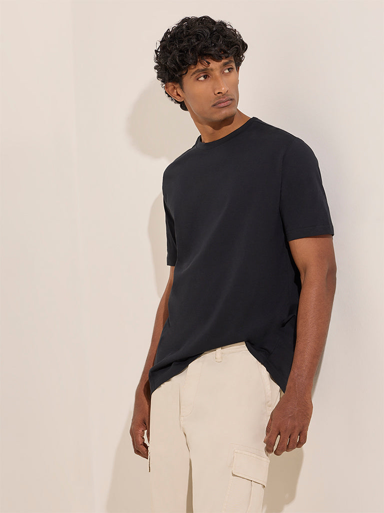 WES Casuals Black Solid Slim-Fit T-Shirt