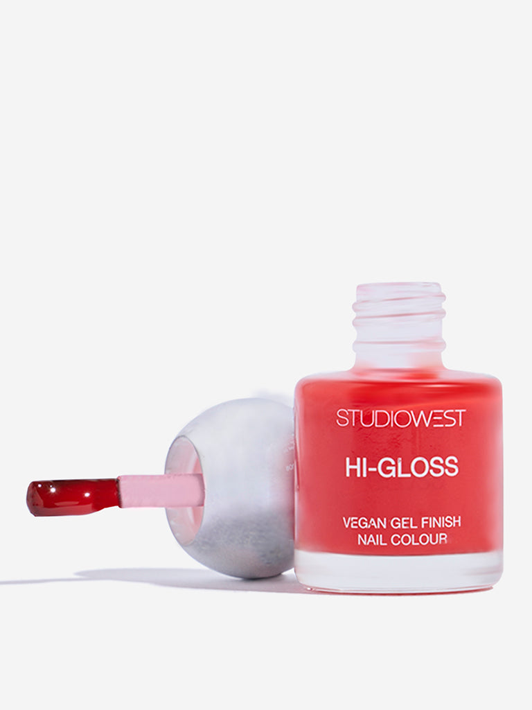 Studiowest Hi-Gloss Red Love R-05 Creme Nail Colour - 8 ml