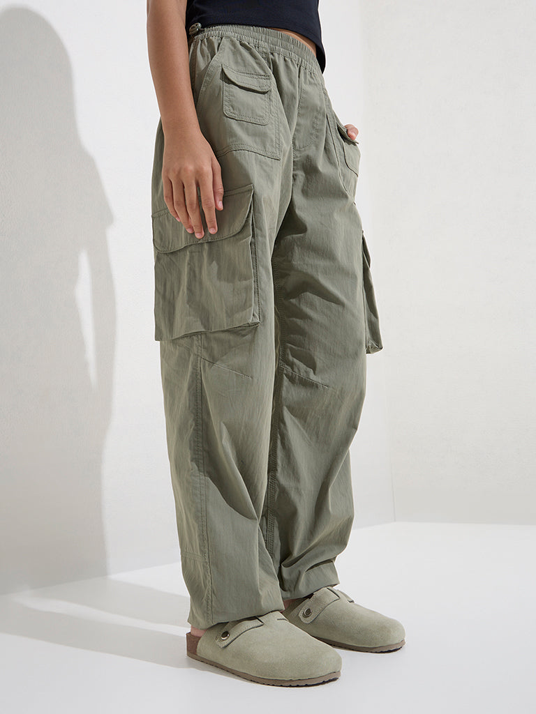 Westside Y&F Girls' Olive High-Rise Cotton-Blend Joggers for Casual Wear Model Front View