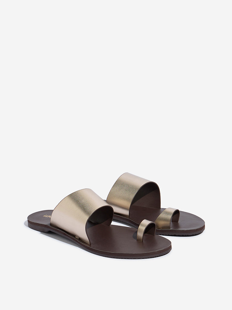 LUNA BLU Dull Gold Toe-Ring Sandals