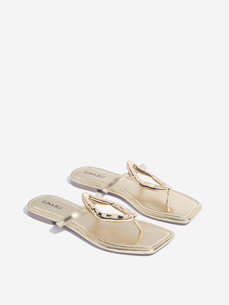 Westside LUNA BLU Women's Light Gold Hardware-Detailed Thong-Strap Sandals for Casual Wear Front View