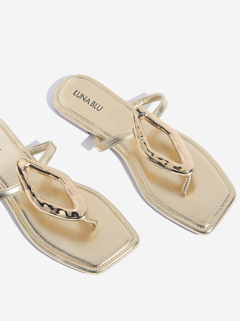 Westside LUNA BLU Women's Light Gold Hardware-Detailed Thong-Strap Sandals for Casual Wear Zoomed View