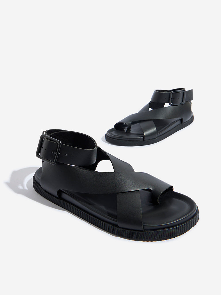 LUNA BLU Black Toe-Ring Gladiator Sandals