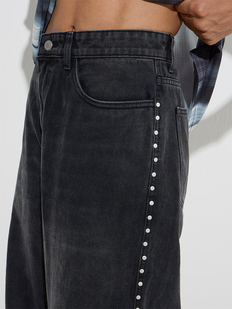 Westside Nuon Men's Black Relaxed-Fit Mid-Rise Jeans for Casual Wear Zoomed View