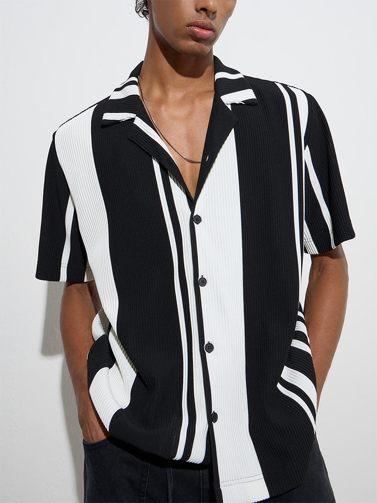 Westside Nuon Men's Black Stripe Printed Relaxed-Fit Shirt for Casual Wear Zoom View