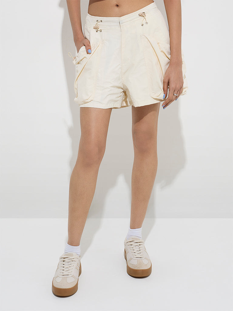 Nuon Off-White Mid-Rise Shorts