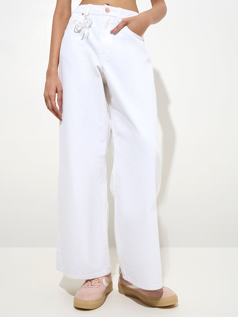 Nuon White Relaxed - Fit High - Rise Jeans