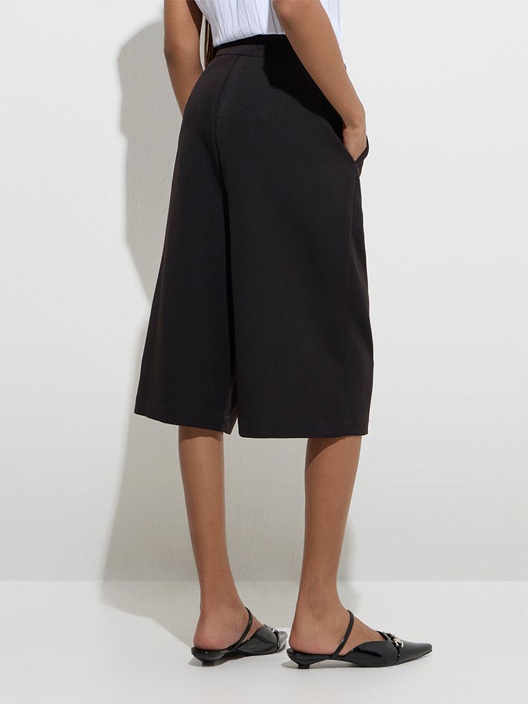Westside Wardrobe Women's Black Solid High-Rise Jorts for Work Wear Back View