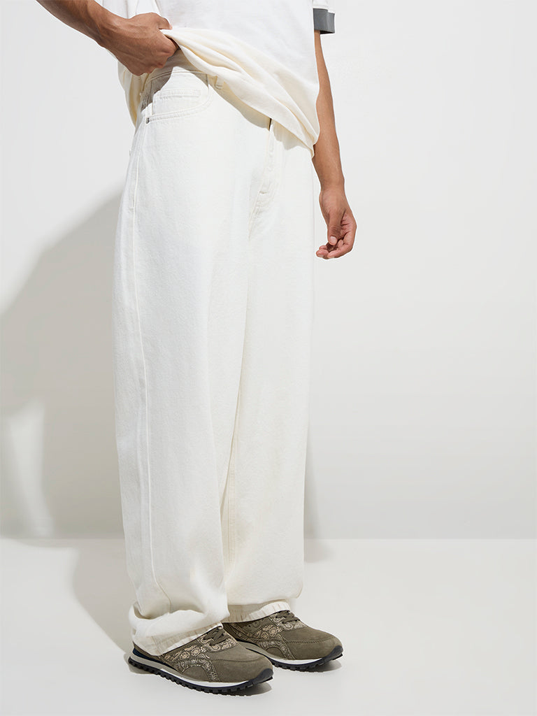 Nuon White Relaxed - Fit Mid - Rise Jeans