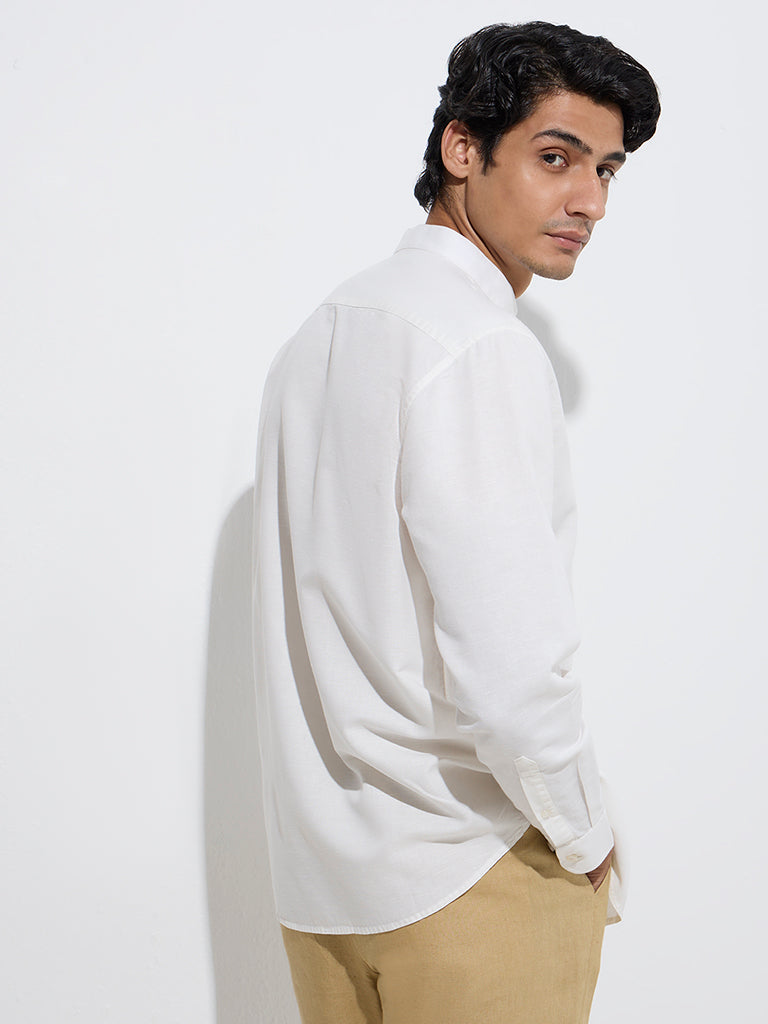 Westside Ascot Men's White Relaxed-Fit Linen-Blend Shirt for Casual Wear Back View