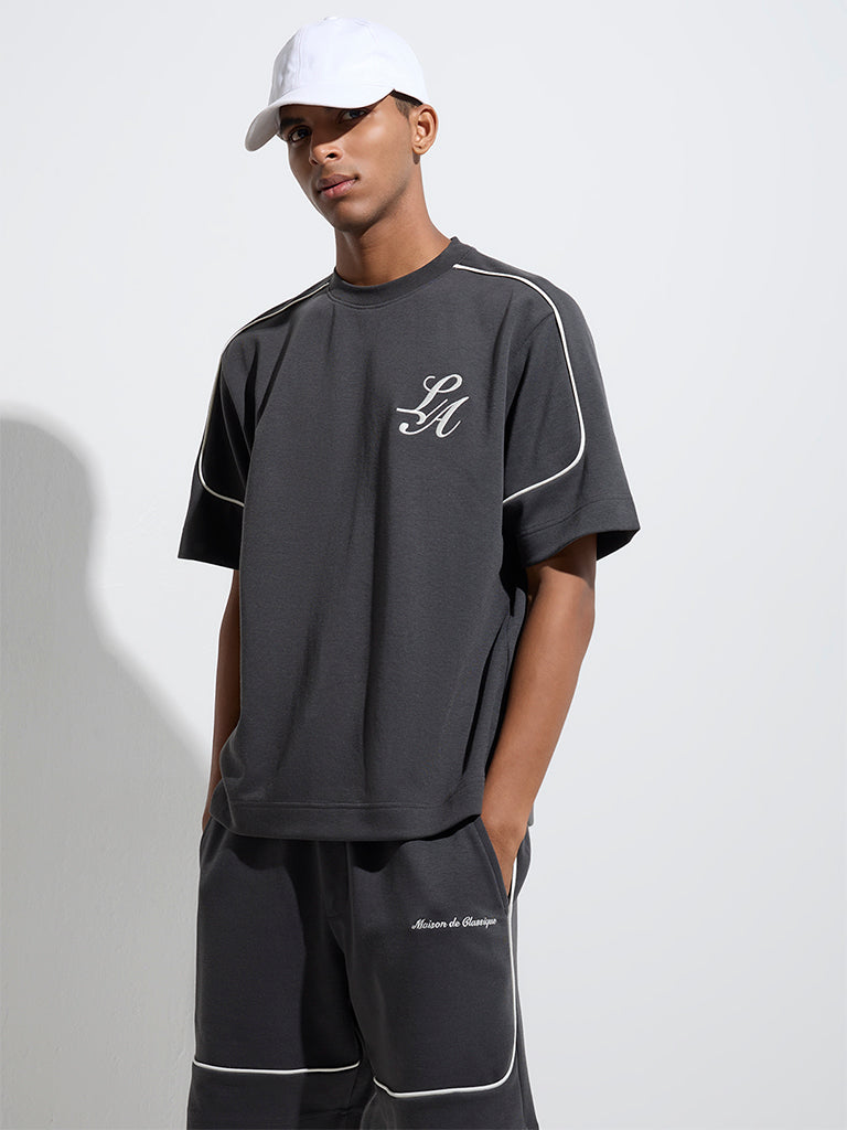 Westside Studiofit Men's Charcoal Relaxed-Fit Cotton-Blend T-Shirt for Sports Wear Front View