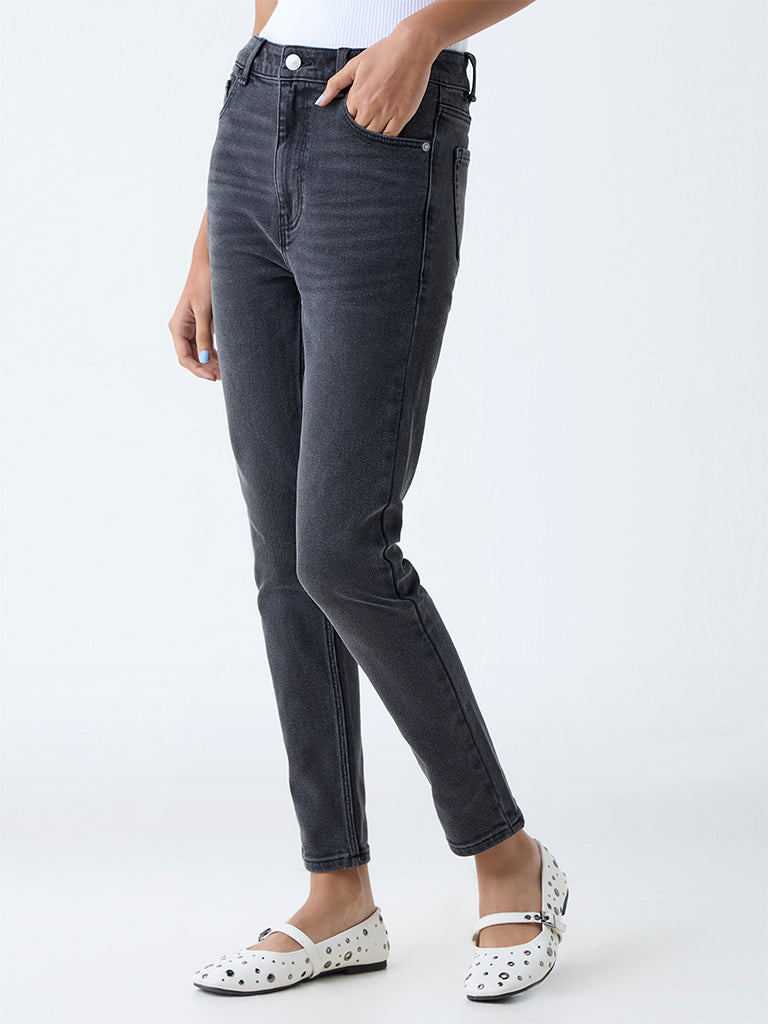Westside Nuon Women's Grey Skinny-Fit Mid-Rise Jeans for Casual Wear Front view