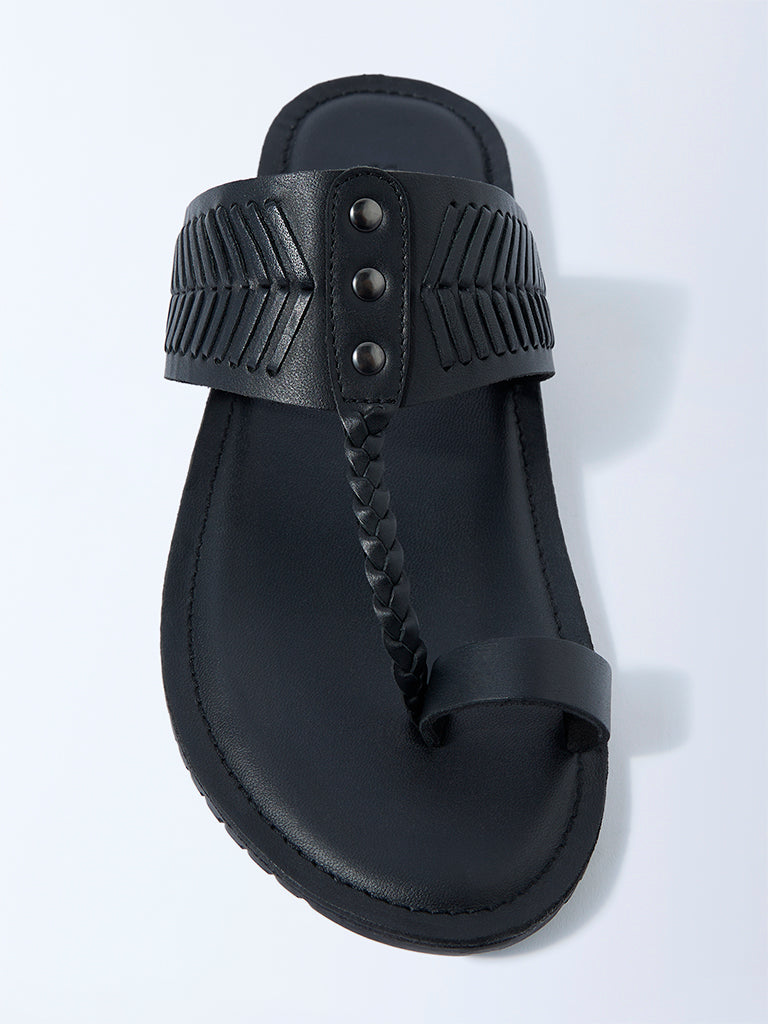Westside SOLEPLAY Men's Black Textured Toe-Ring Leather Kolhapuri Sandals for Festival Wear Front view