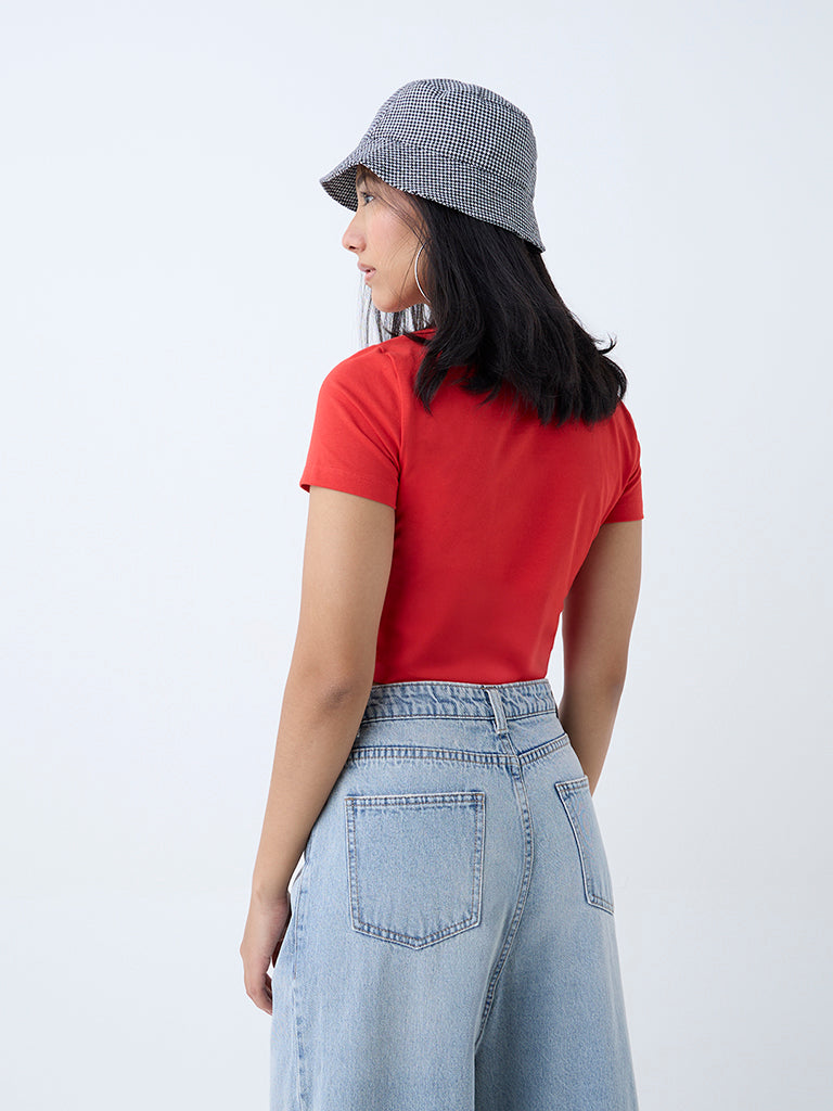 Nuon Red Solid Cotton-Blend T-Shirt
