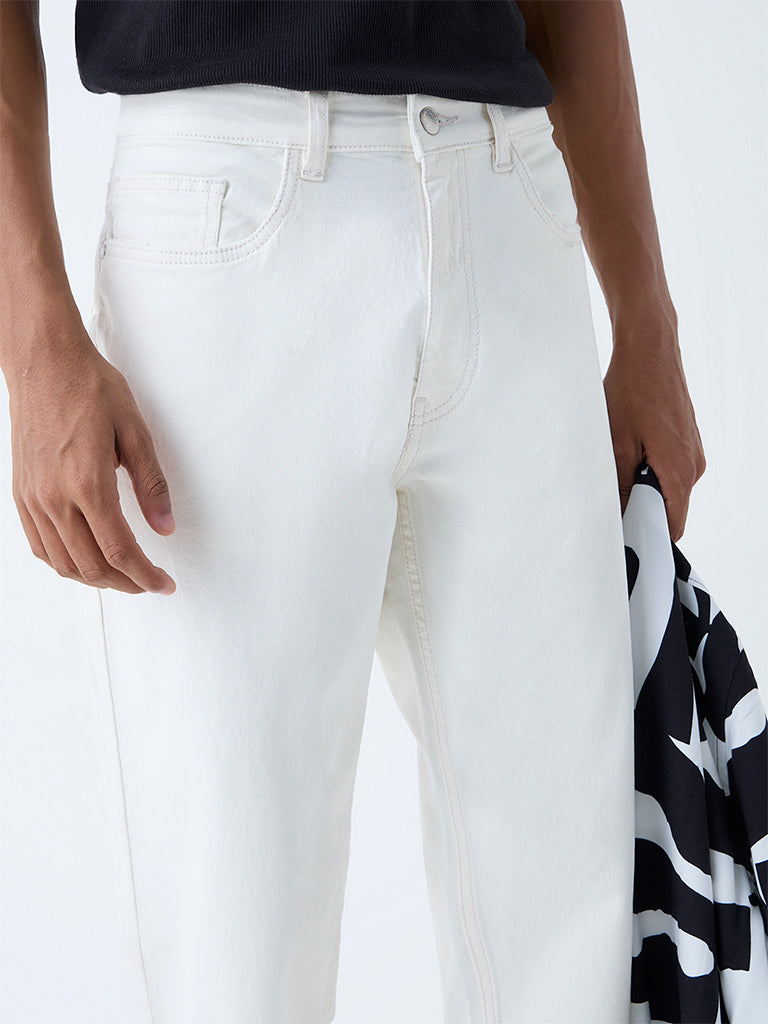 Westside Nuon Men's White Slim-Fit Mid-Rise Jeans for Casual Wear Zoomed View