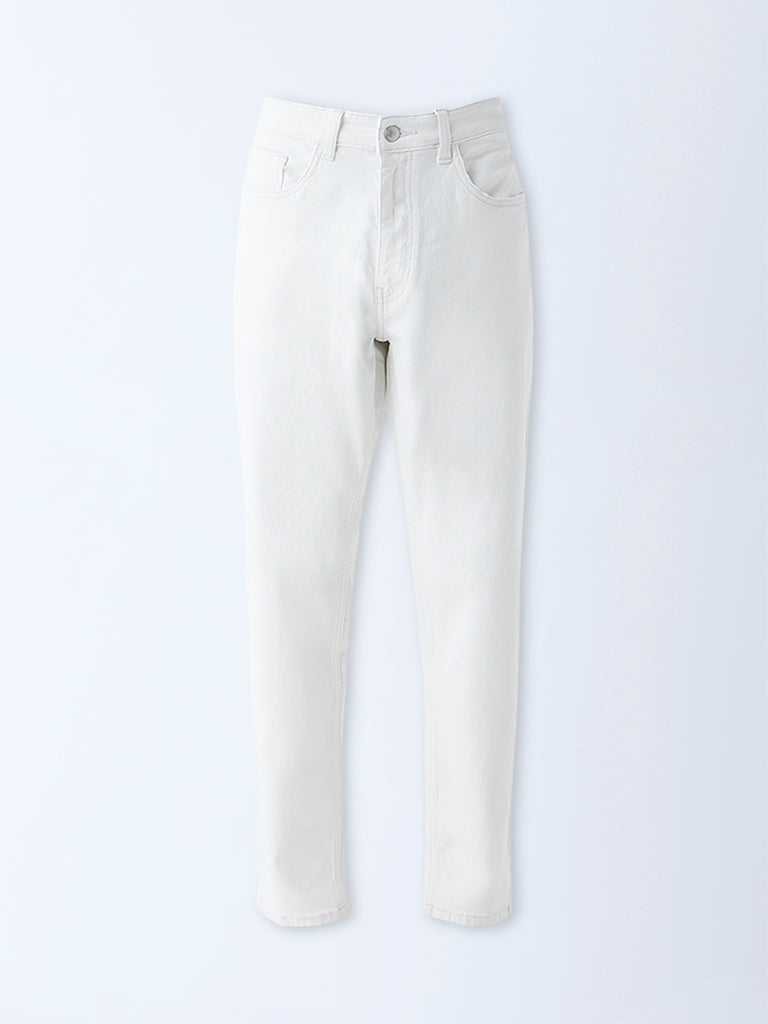 Westside Nuon Men's White Slim-Fit Mid-Rise Jeans for Casual Wear Flatly