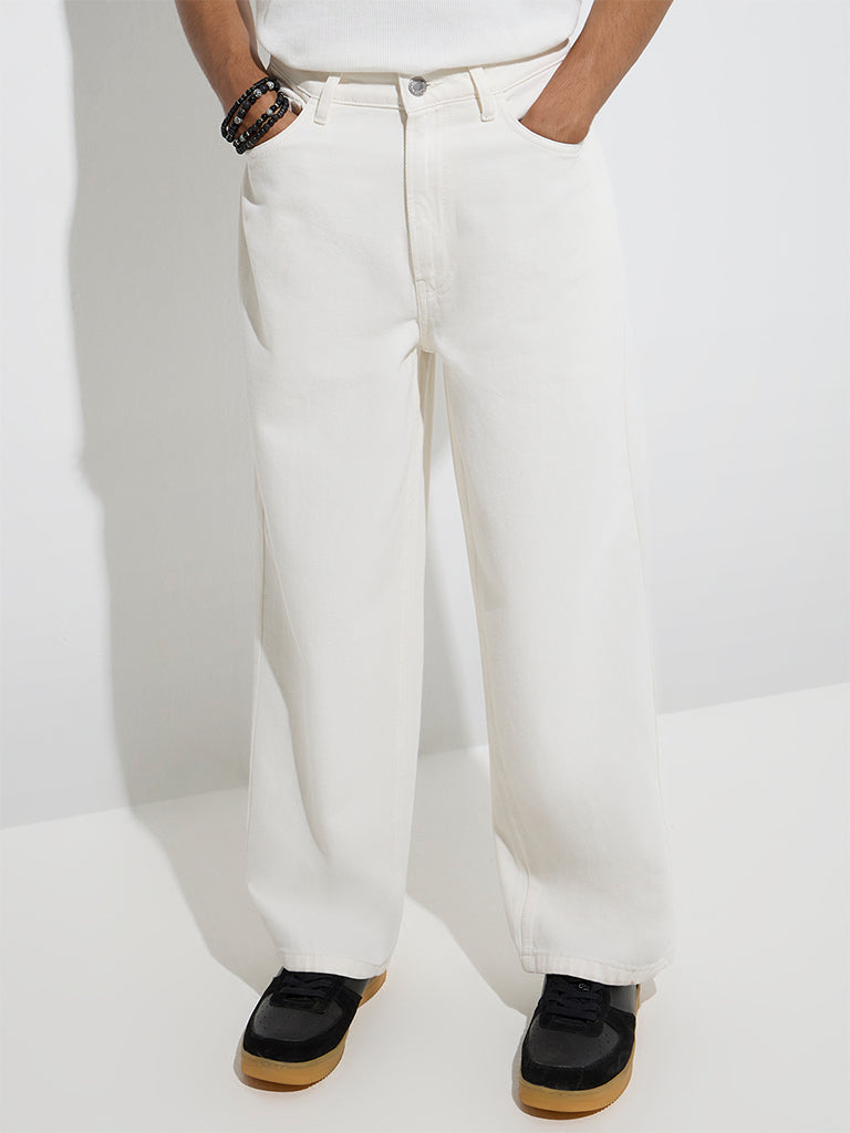 Westside Nuon Men's White Barrel-Fit Mid-Rise Jeans for Casual Wear Front View