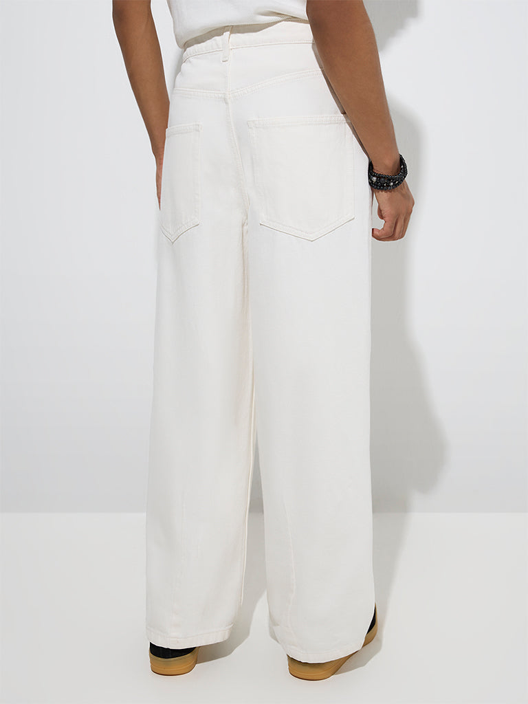 Westside Nuon Men's White Barrel-Fit Mid-Rise Jeans for Casual Wear Back View