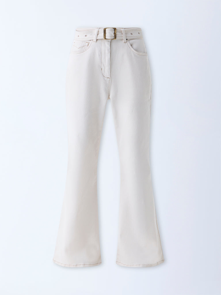 Nuon Off-White Mid-Rise Bootcut Jeans with Belt