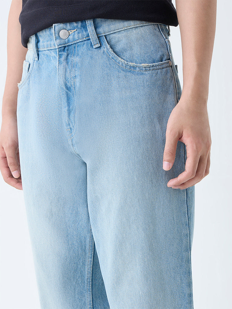 Westside Nuon Men's Light Blue Faded Relaxed-Fit Mid-Rise Jeans for Casual Wear Zoomed View