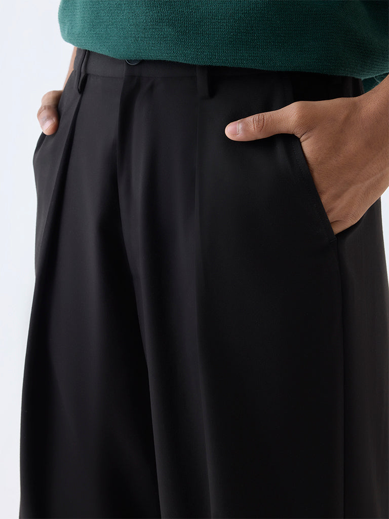 Nuon Black Solid Relaxed-Fit Mid-Rise Trousers