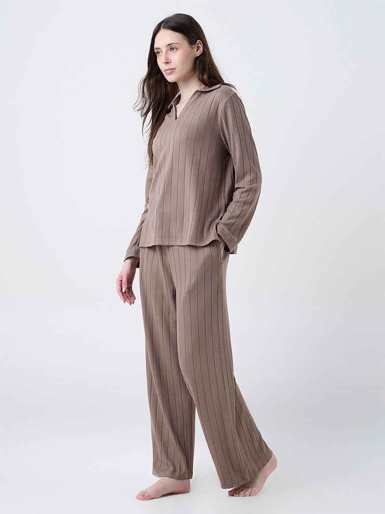 Visual Reference: Buy Wunderlove Brown Ribbed Textured High Rise Pants From Westside