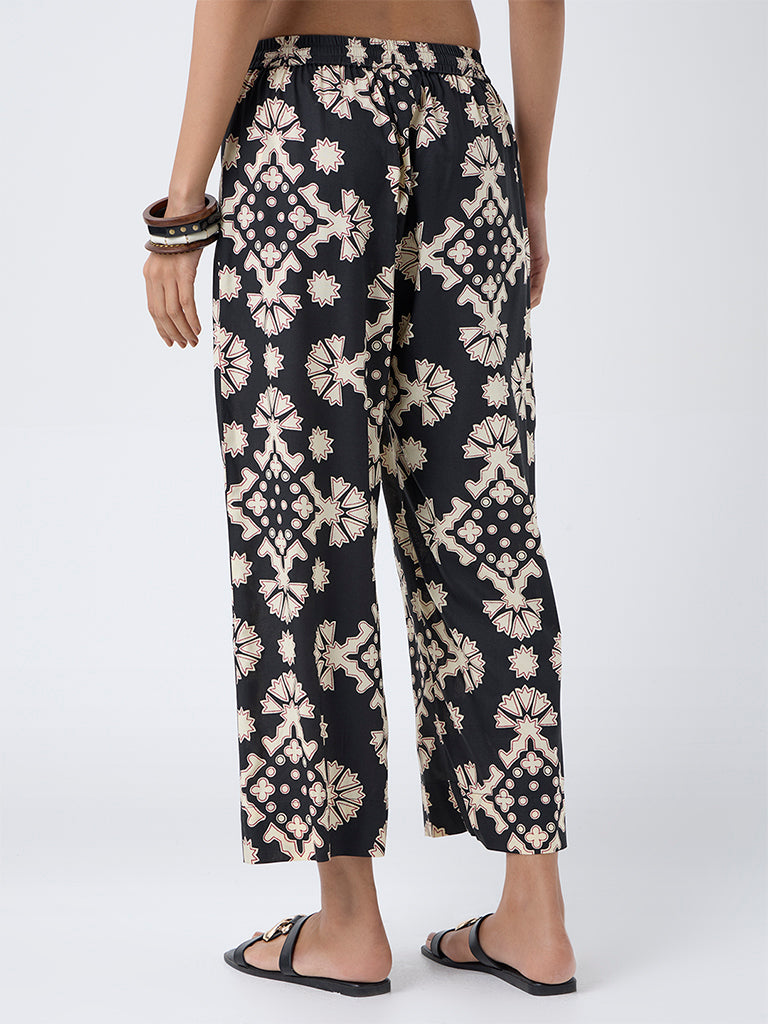 Utsa Black Geometric Printed Pants