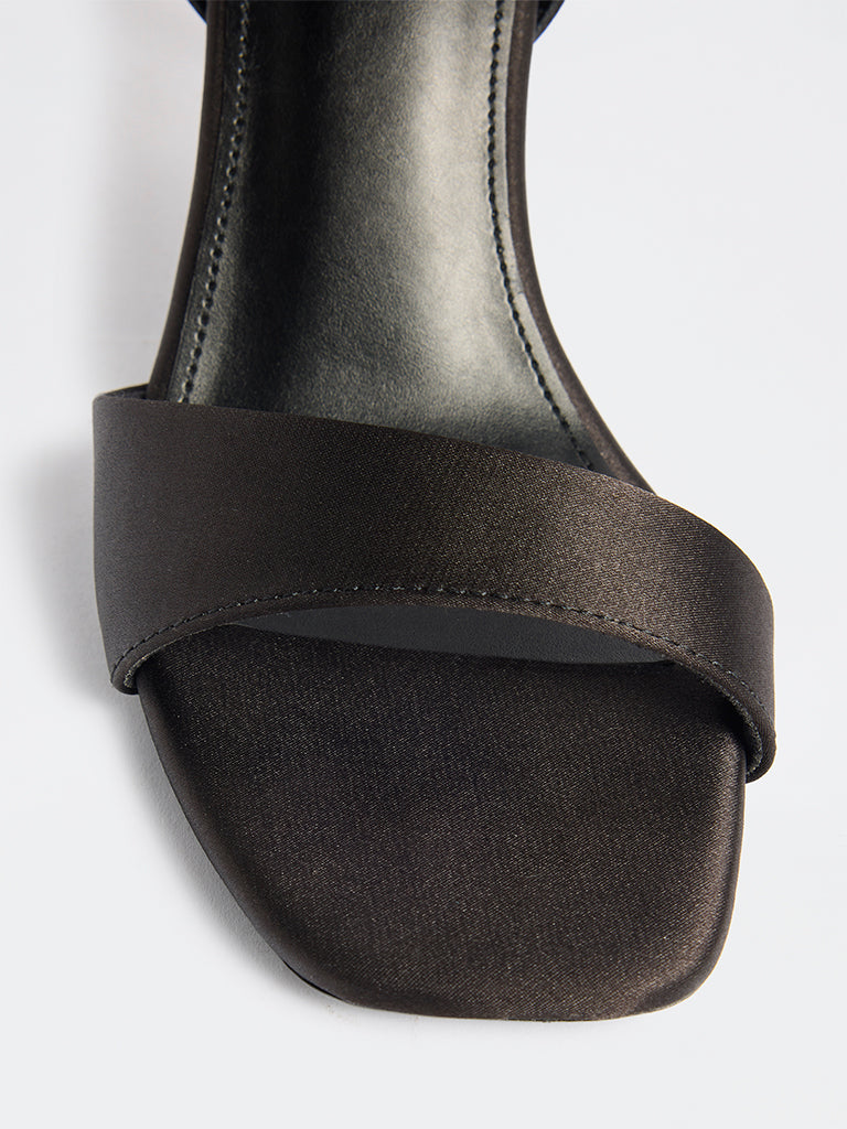 LUNA BLU Black Bow Detailed Sandals