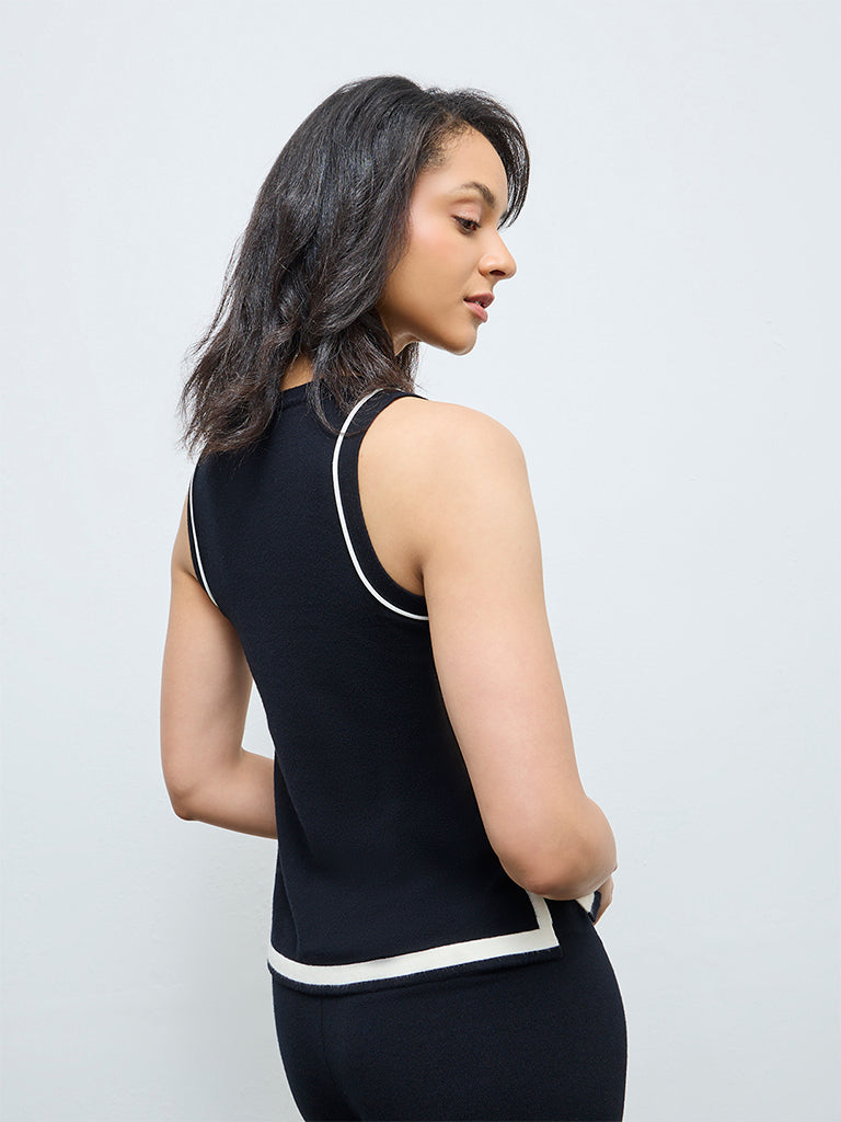 Wunderlove Black Contrast-Detail Top