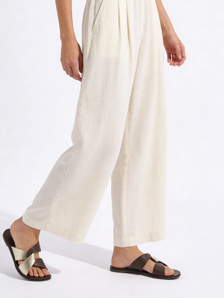 LUNA BLU Brown Criss-Cross Strap Slides