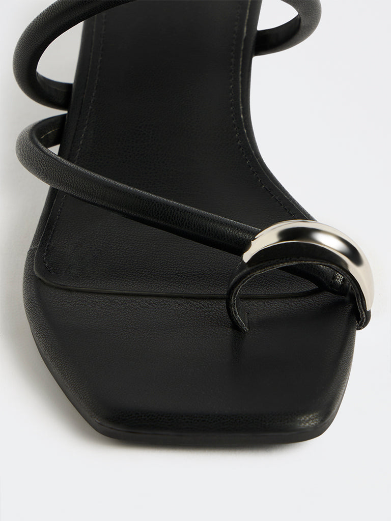 LUNA BLU Black Toe-Ring Detail Block-Heel Sandals