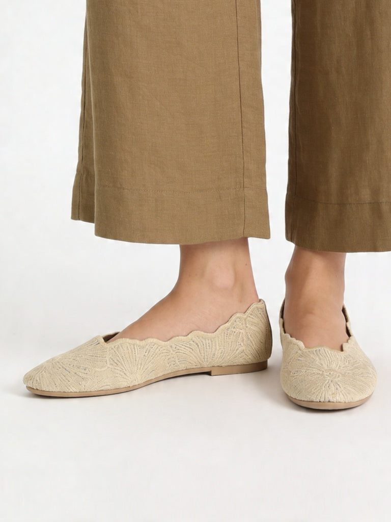 LUNA BLU Off-White Floral-Lace Ballerinas