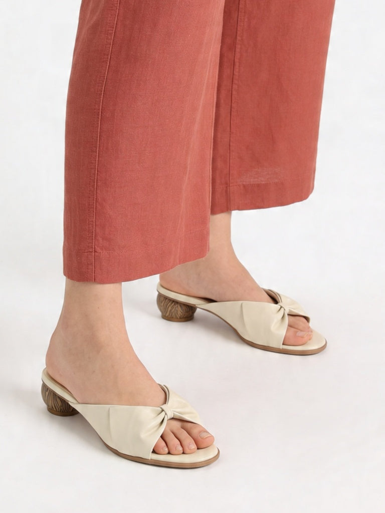 LUNA BLU Ivory Bow-Design Round-Heel Sandals