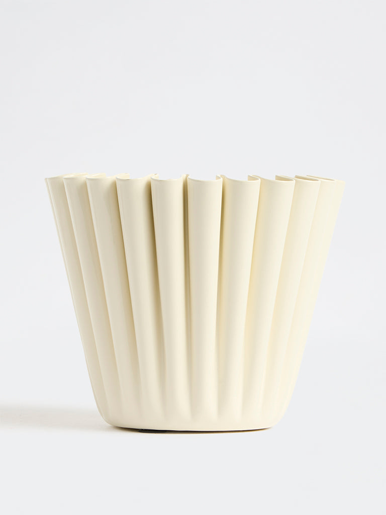 Westside Home Ivory Scalloped Metal Pot