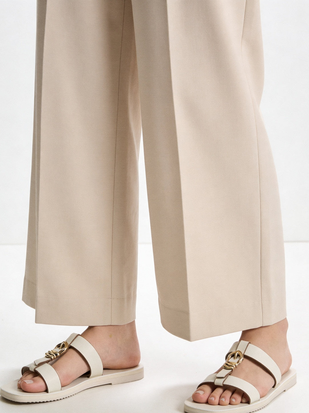 LUNA BLU Ivory Metallic Buckle T-Strap Sandals