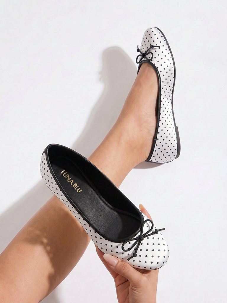 LUNA BLU White Ballerinas