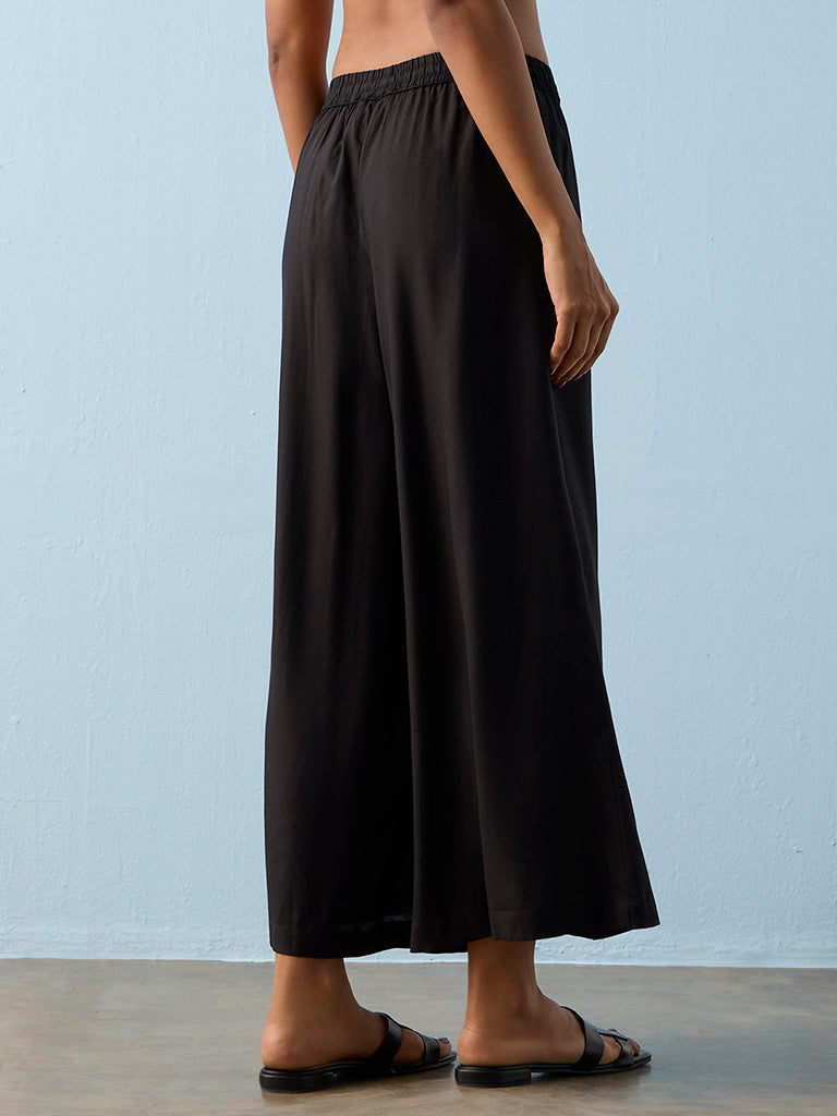 Utsa Black Solid Palazzos