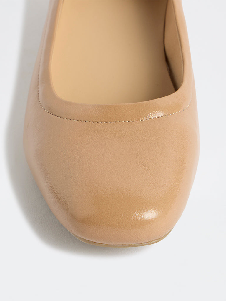 LUNA BLU Beige Solid Loafers